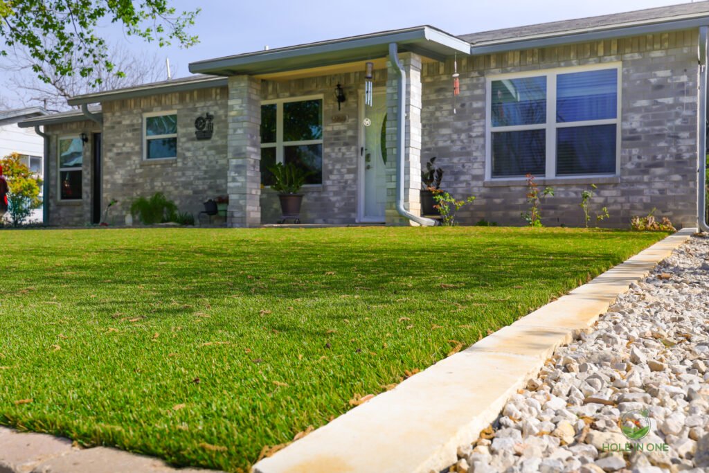 Outdoor artificial grass putting green
