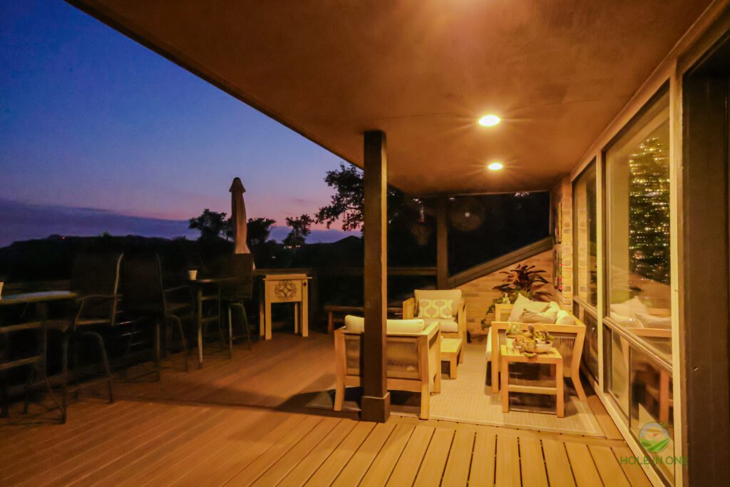 Outdoor decorative lighting