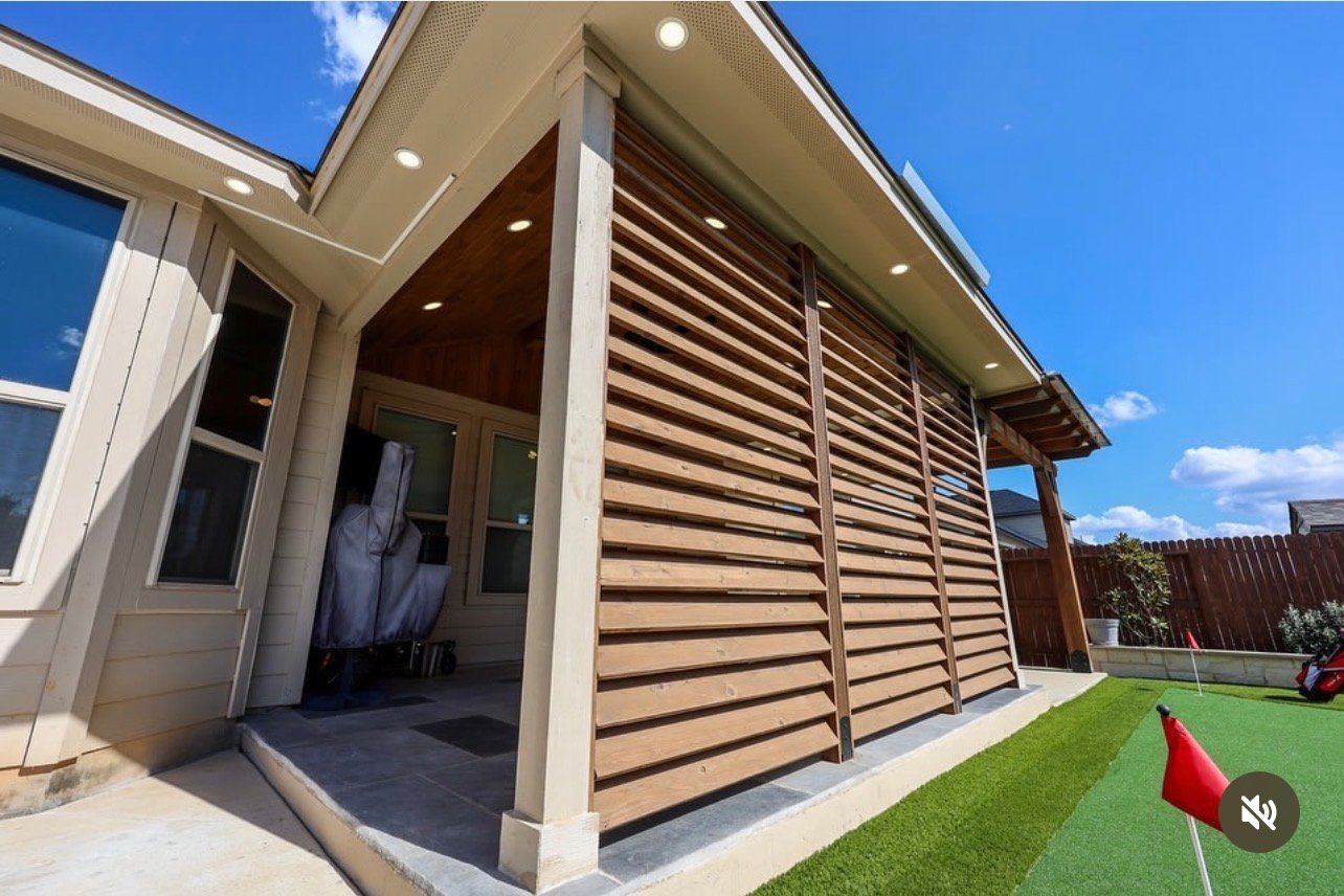 Horizontal cedar privacy screen on a covered patio in San Antonio