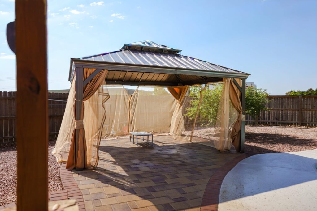 down-net_http20260317-161-urfeum Patio cover with curtains and seating