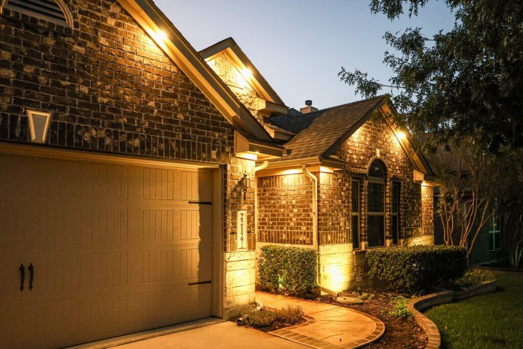 Outdoor landscape lighting