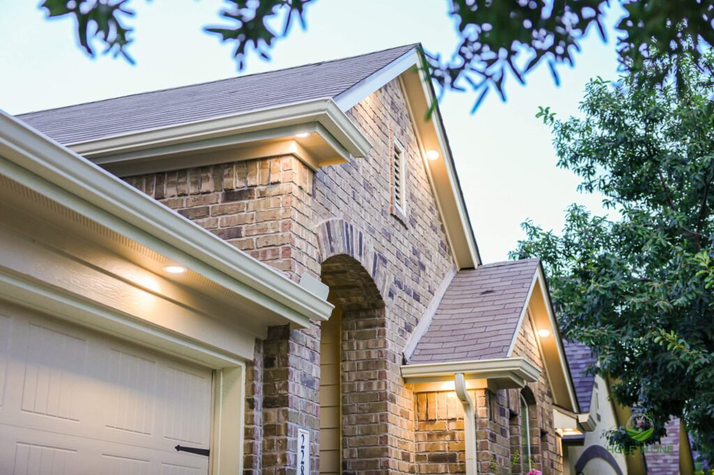 Outdoor lawn lighting