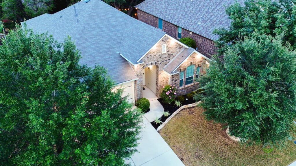 Outdoor pathway lighting